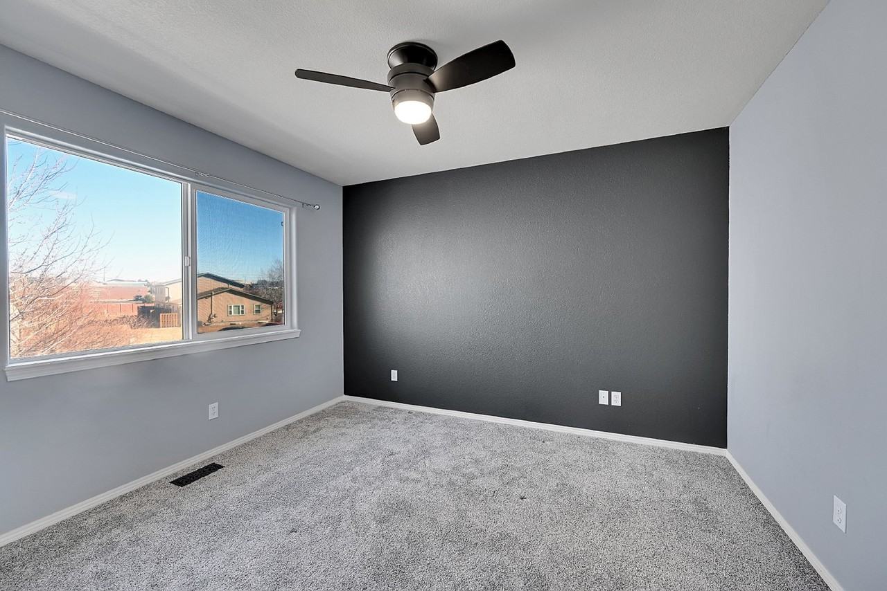 5412 Sunshade Pt - Photo 4 of 40
