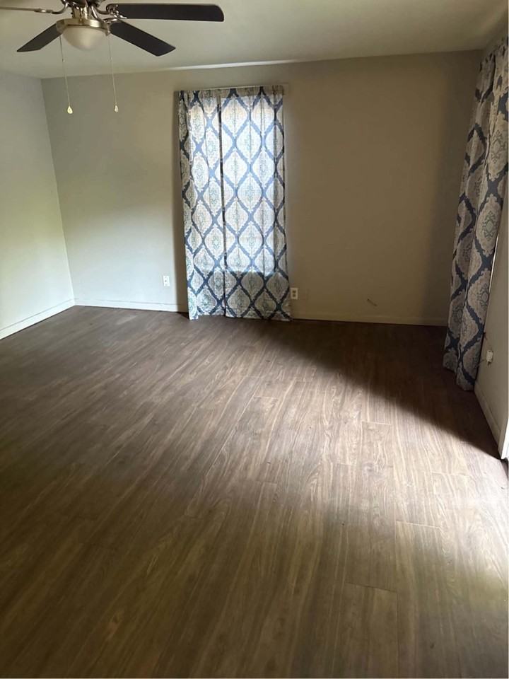 605 Stirman St - Photo 2 of 4