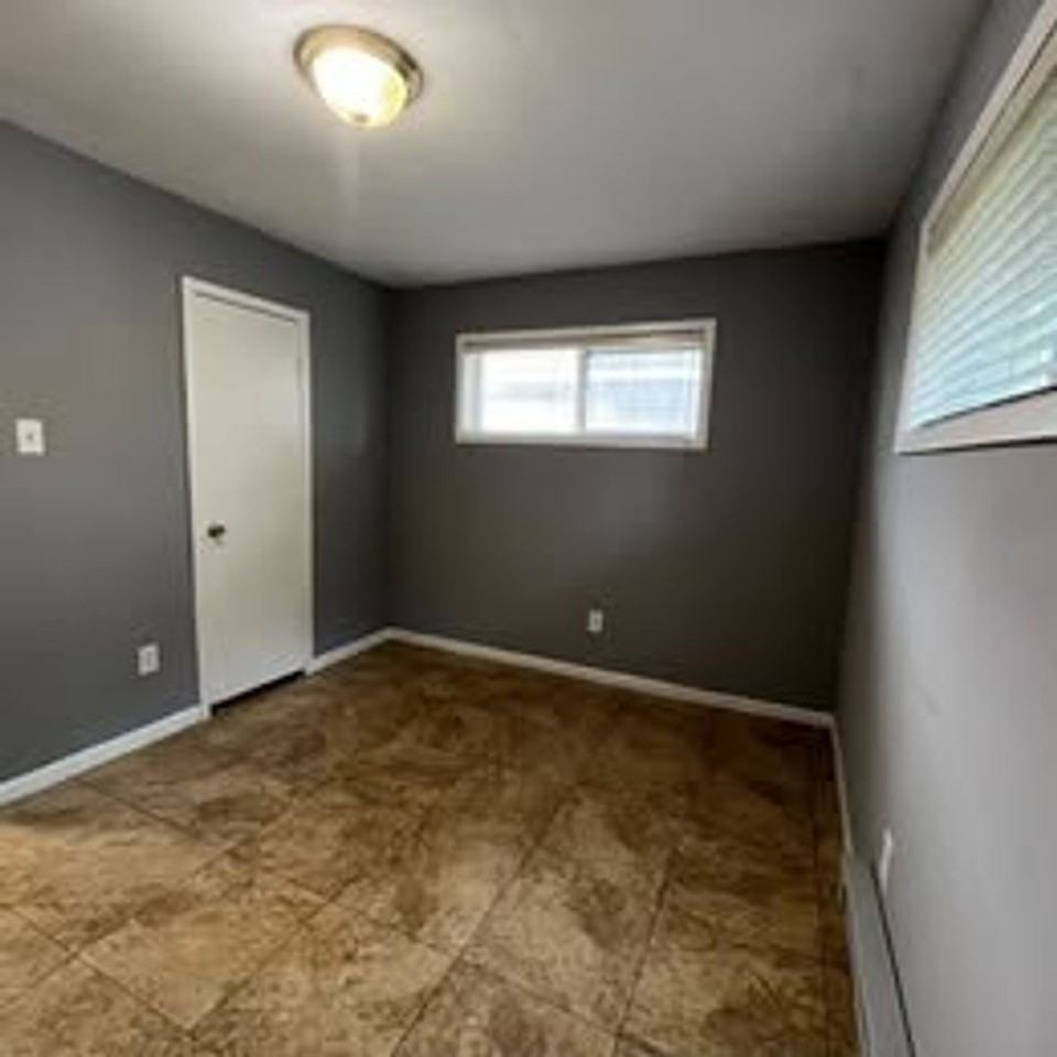 9430 Coffee St - Photo 3 of 10