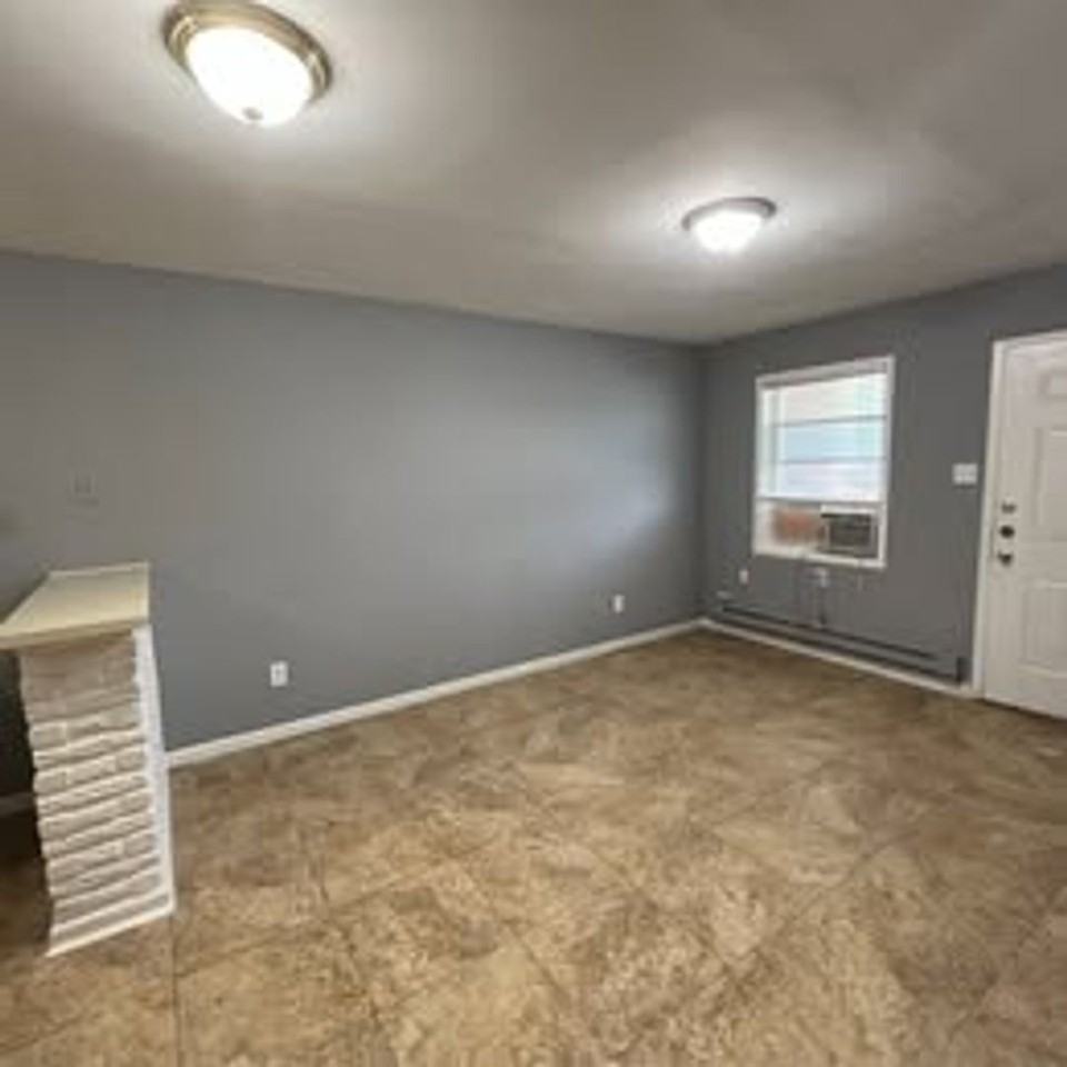 9430 Coffee St - Photo 6 of 10