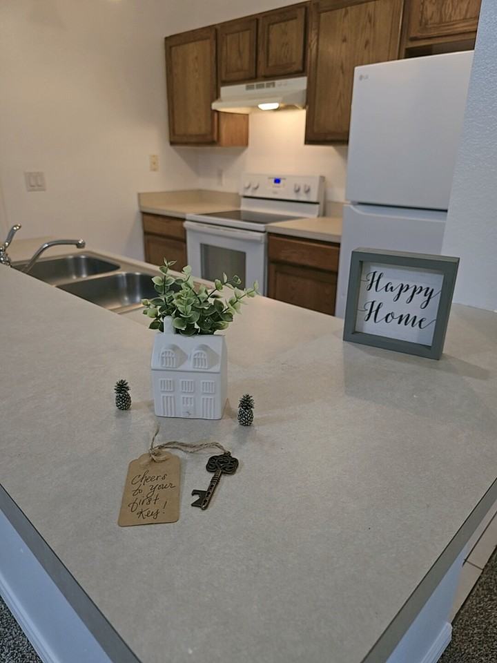 1124 N Fairway Dr - Photo 2 of 31