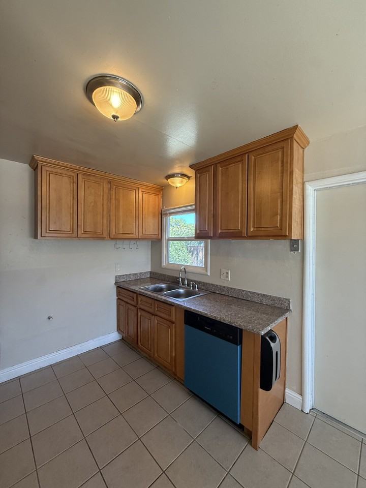 1674 Alviso Pl - Photo 5 of 21