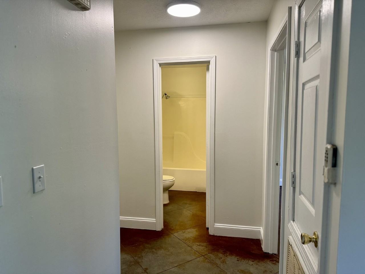 114 W Gillespie St #B - Photo 5 of 10