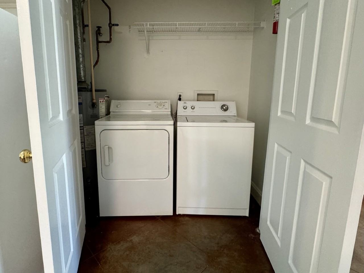 114 W Gillespie St #B - Photo 6 of 10