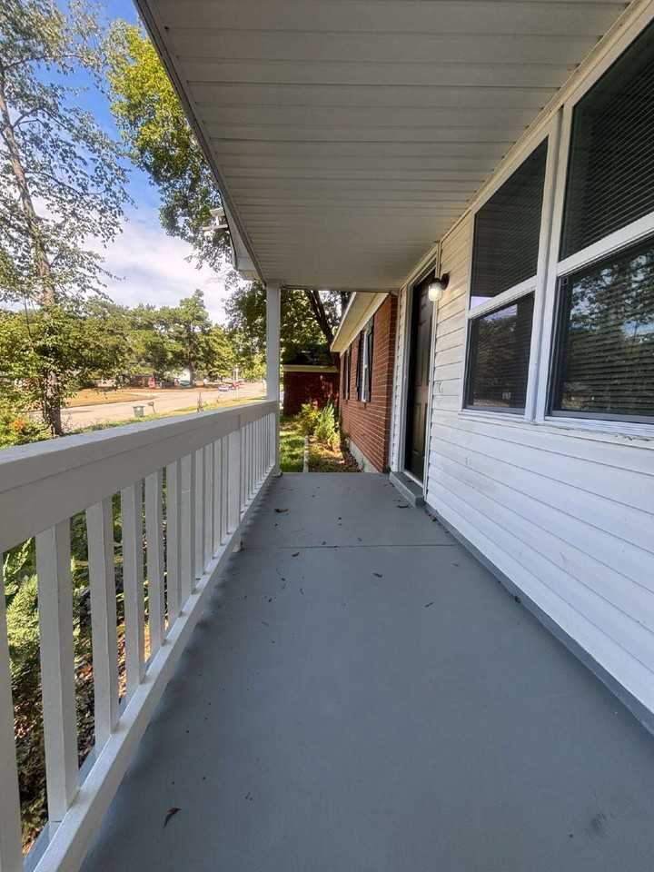 4098 Kerwin Dr - Photo 2 of 15