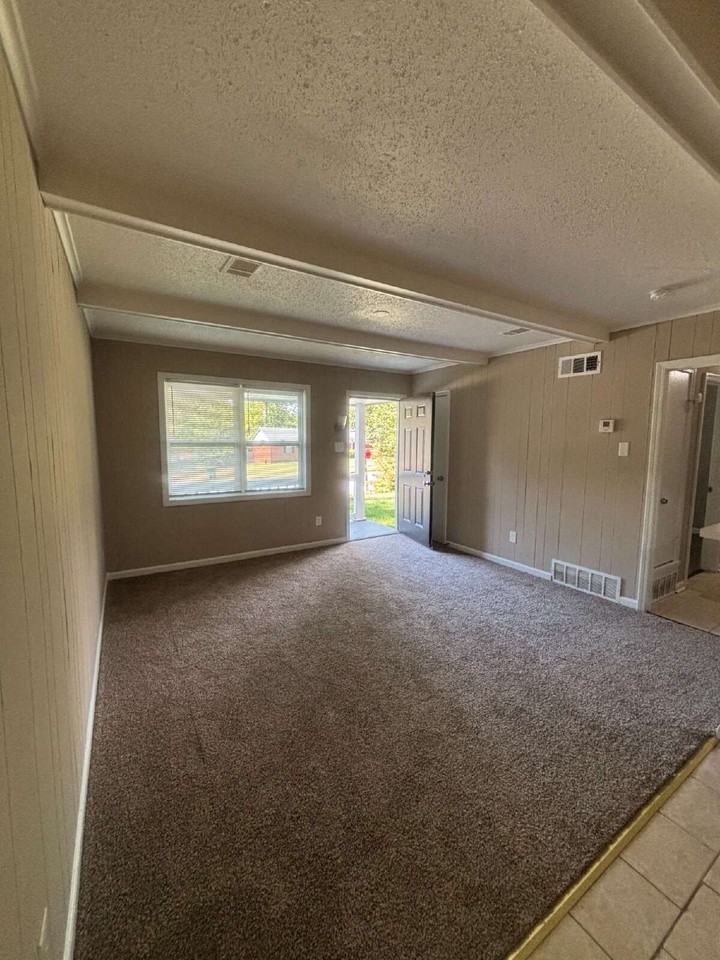 4098 Kerwin Dr - Photo 3 of 15