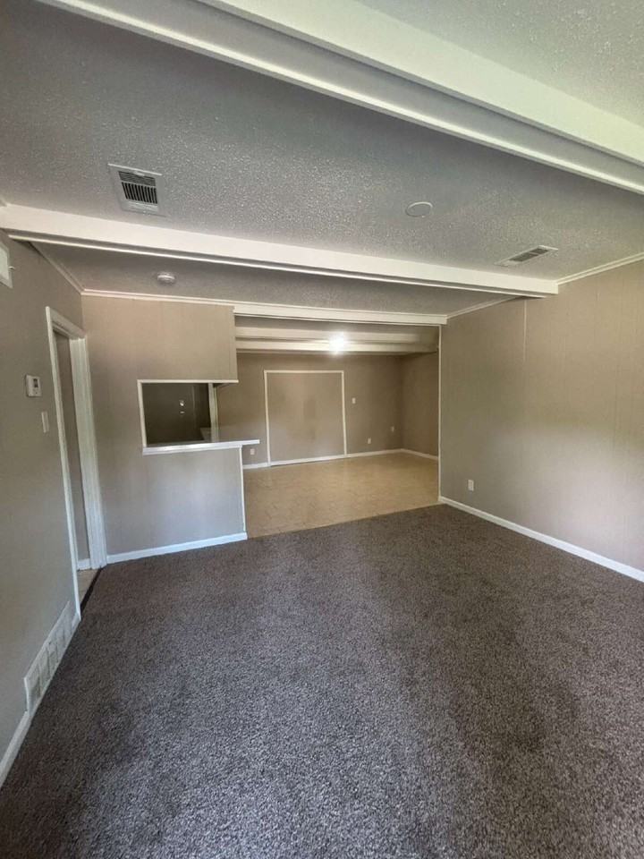 4098 Kerwin Dr - Photo 4 of 15