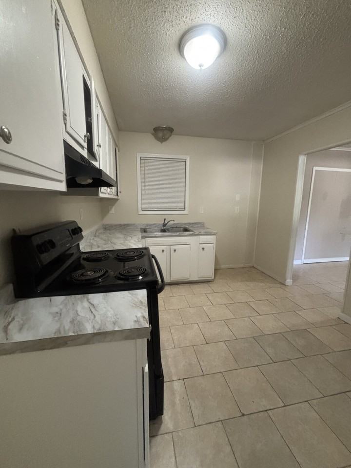 4098 Kerwin Dr - Photo 6 of 15