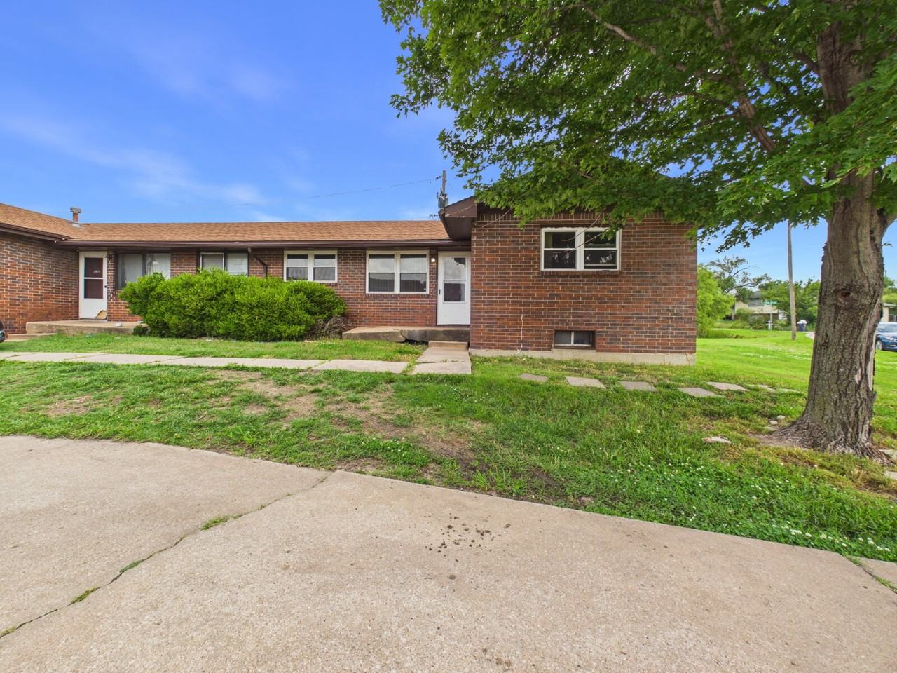 2952 S Bunker Hill Ct - Photo 2 of 17