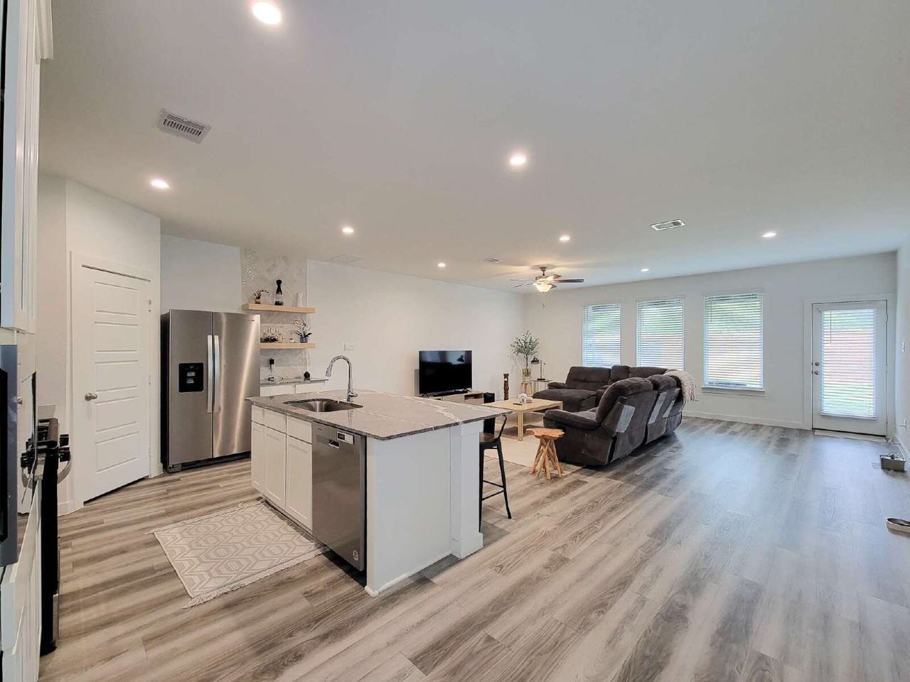 10415 Hadley Park Trl - Photo 4 of 33