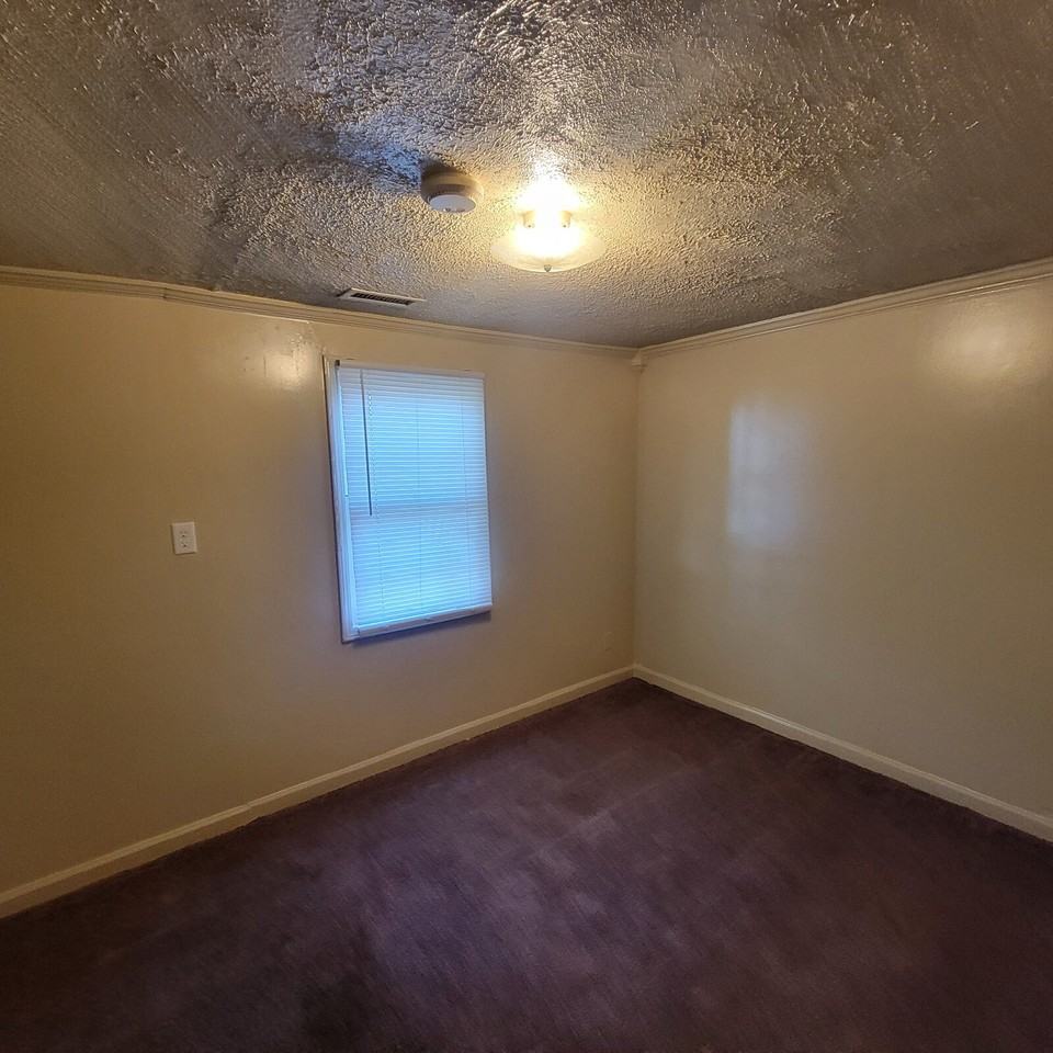 2222 Manhattan Ave - Photo 2 of 6