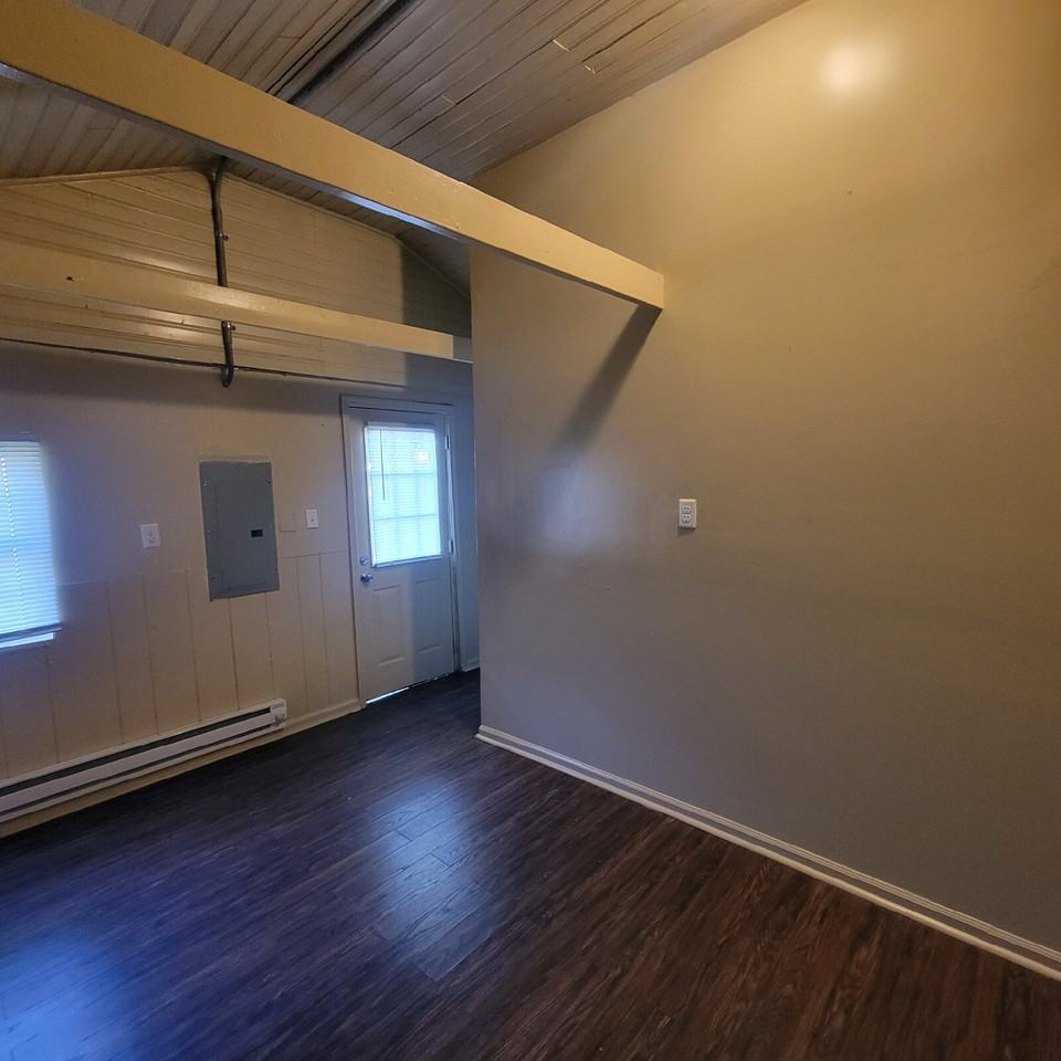 2222 Manhattan Ave - Photo 5 of 6