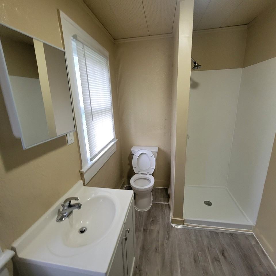 3056 N Layman Ave - Photo 2 of 5
