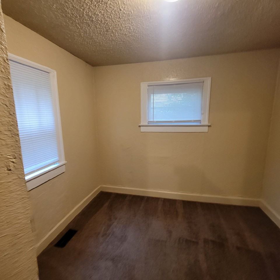 3056 N Layman Ave - Photo 3 of 5