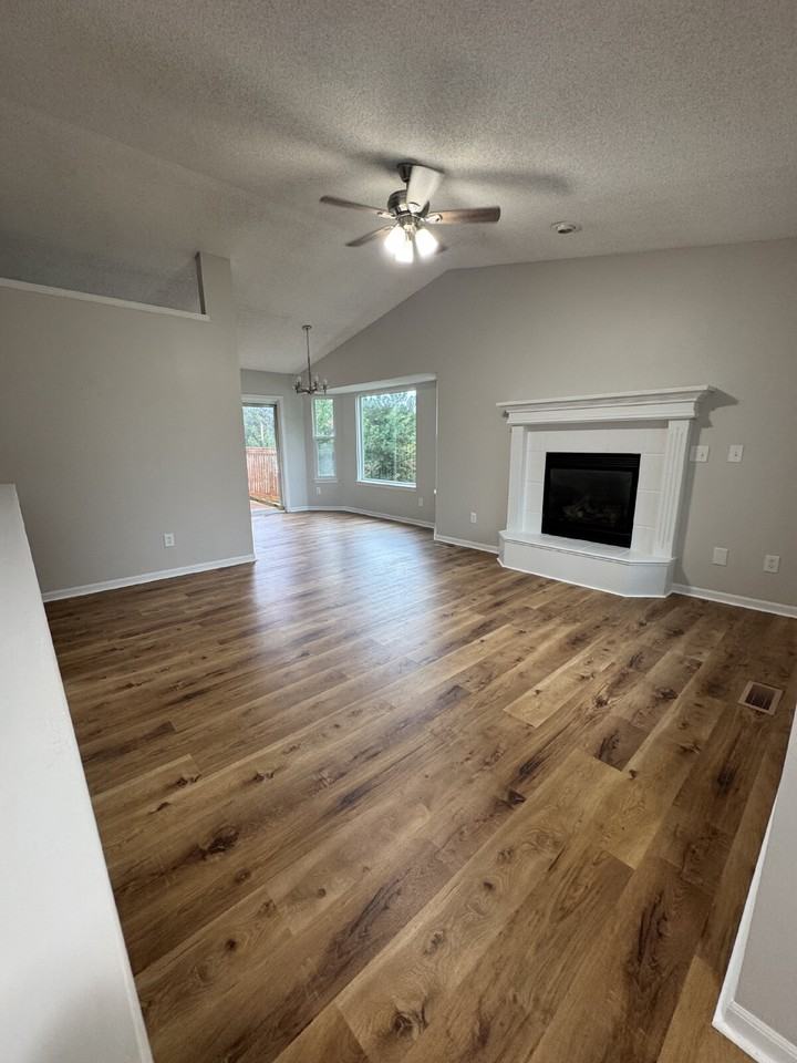 5102 N Blackhawk St - Photo 4 of 23