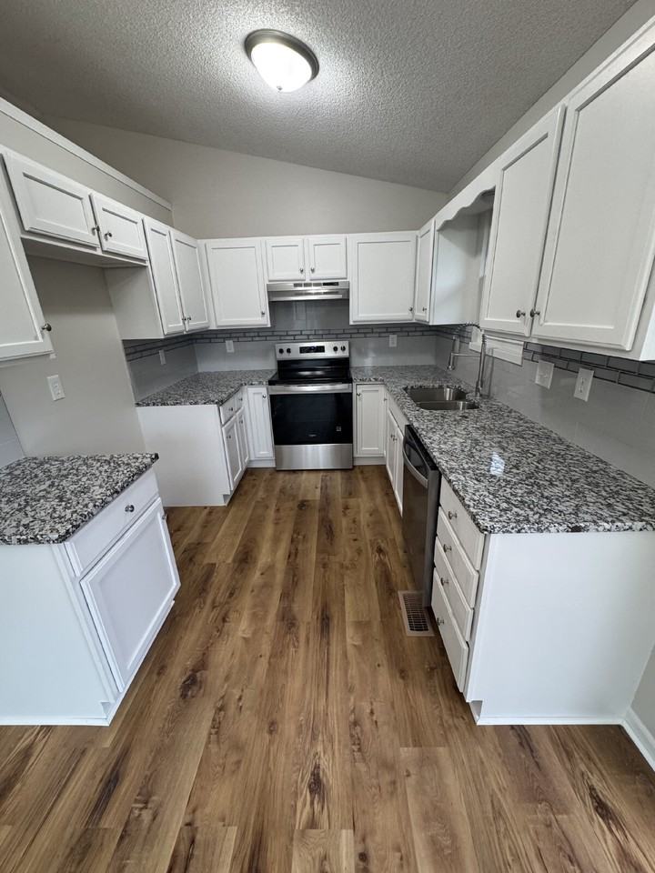 5102 N Blackhawk St - Photo 6 of 23