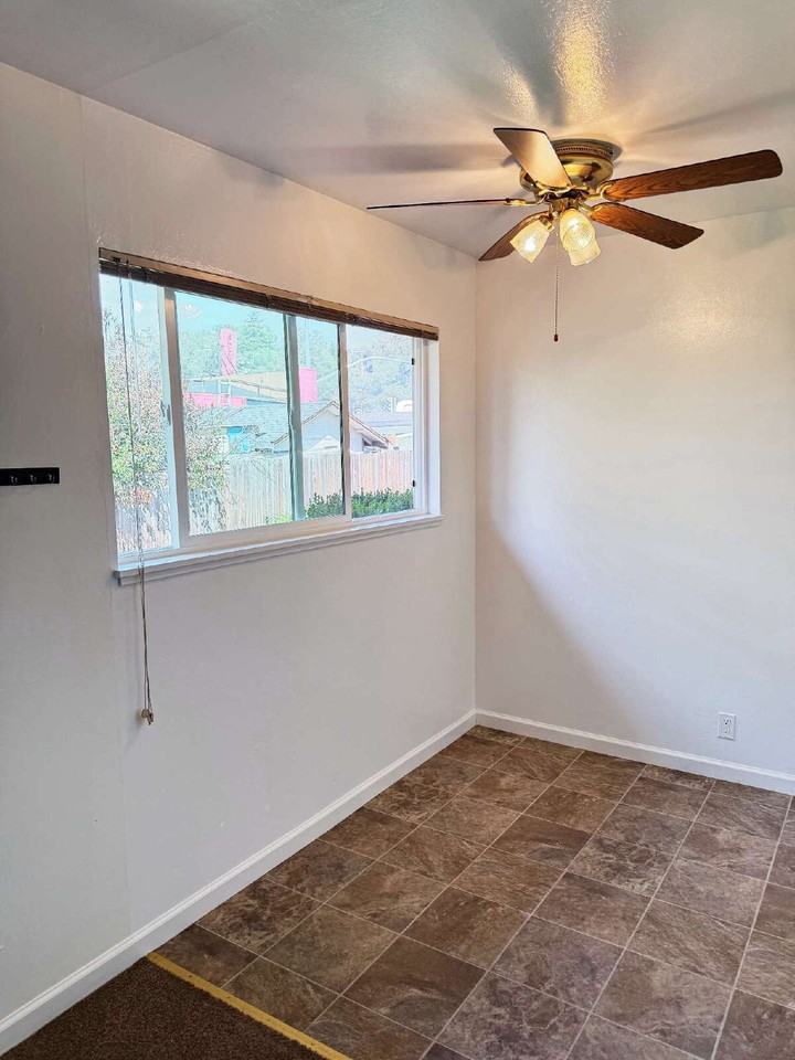 17386 Highway 12 - Photo 5 of 19