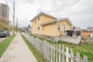 featured image of 371 Ambrose St #1
