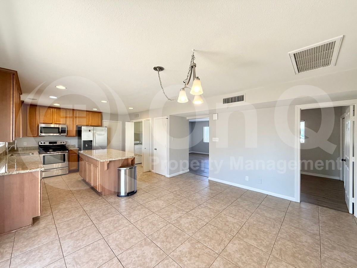 1307 W Elna Rae St - Photo 4 of 21
