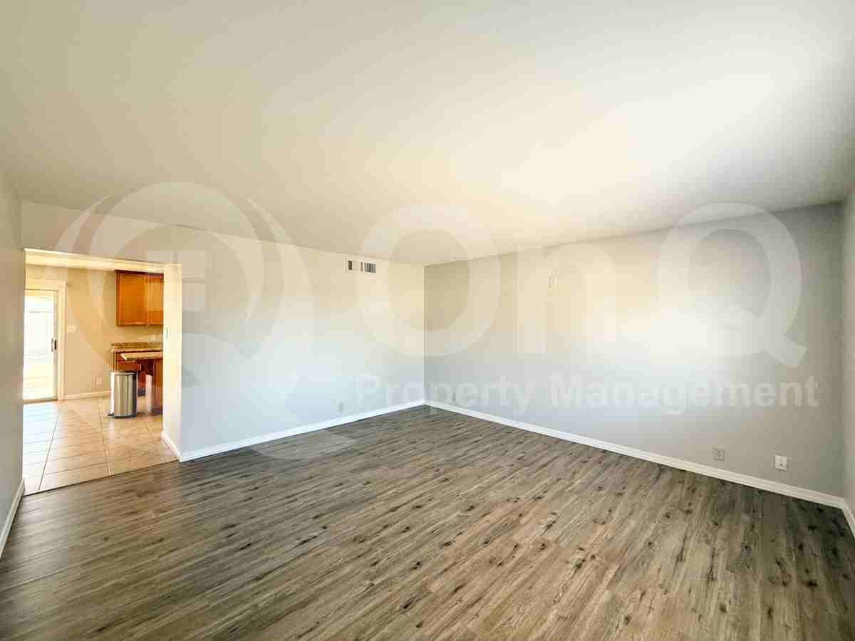 1307 W Elna Rae St - Photo 5 of 21