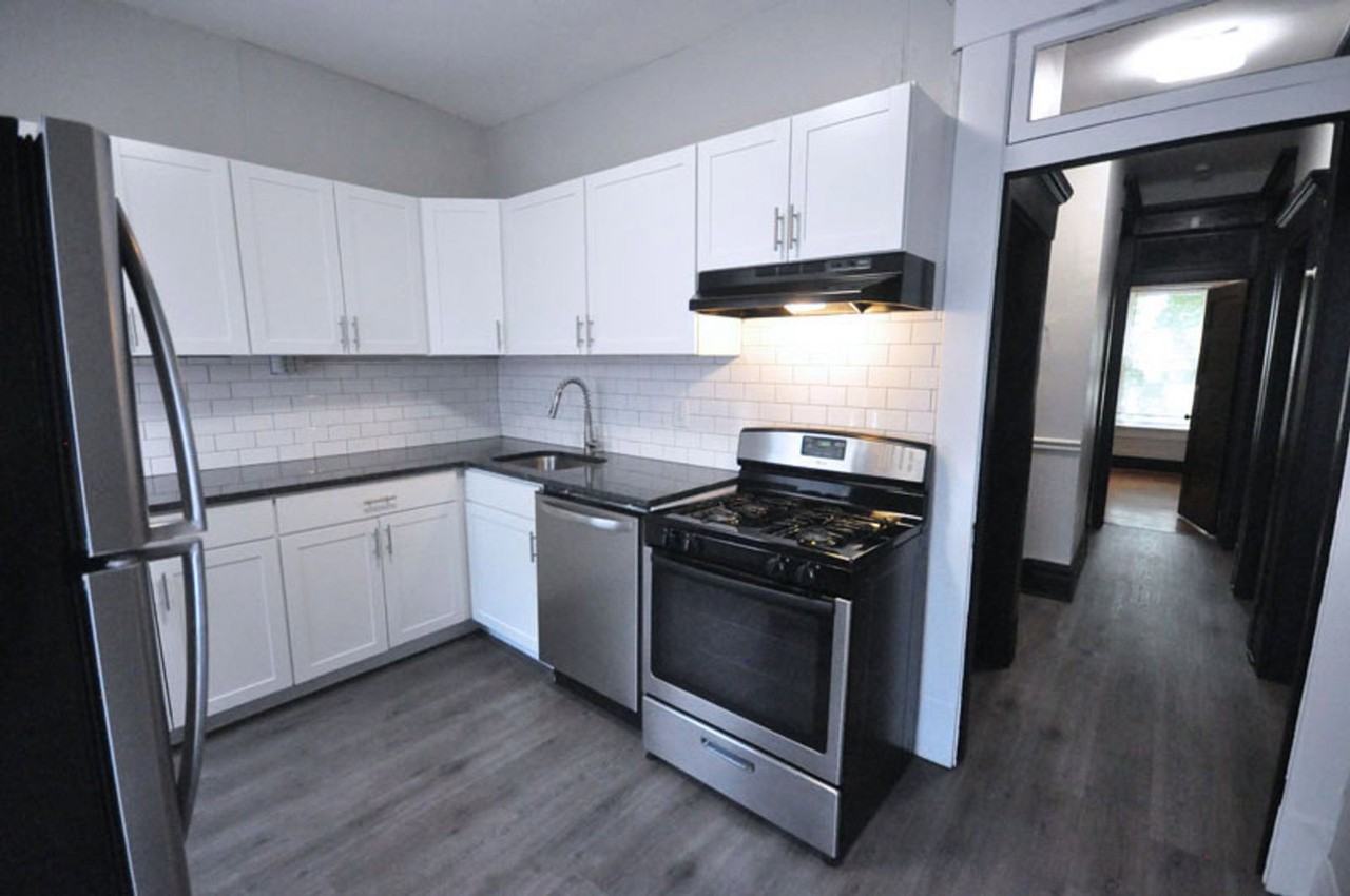 131 W 8th Ave #B - Photo 4 of 21
