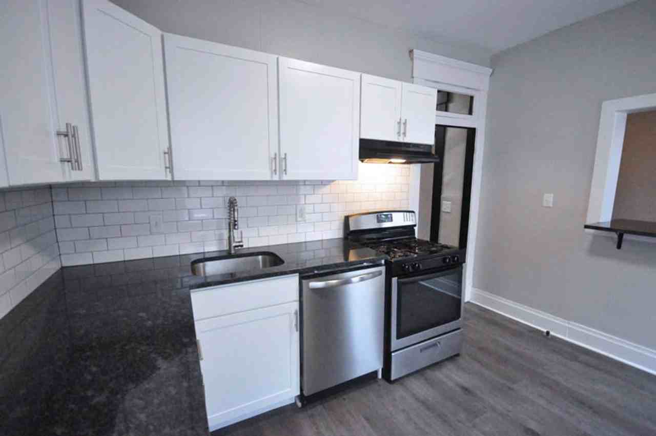 131 W 8th Ave #B - Photo 5 of 21