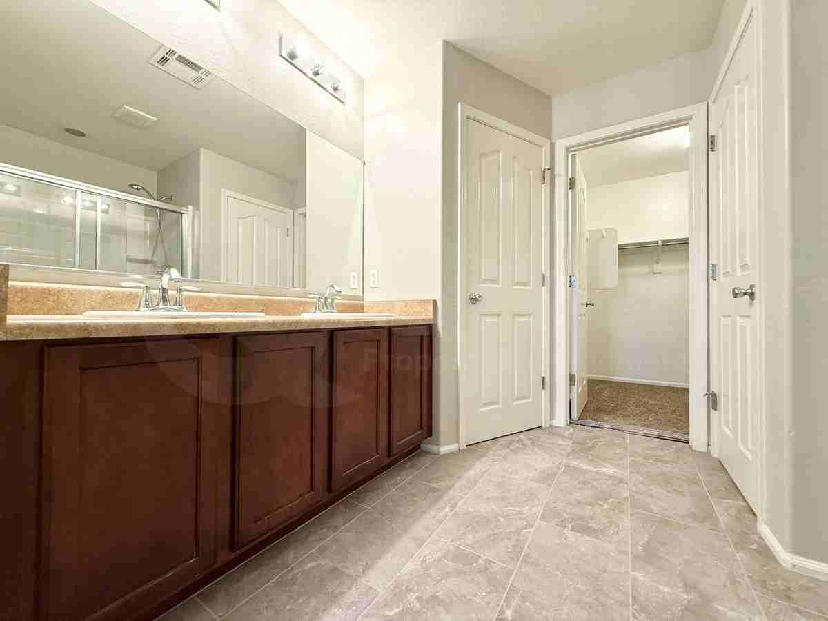 927 S Hawk Ln - Photo 2 of 41