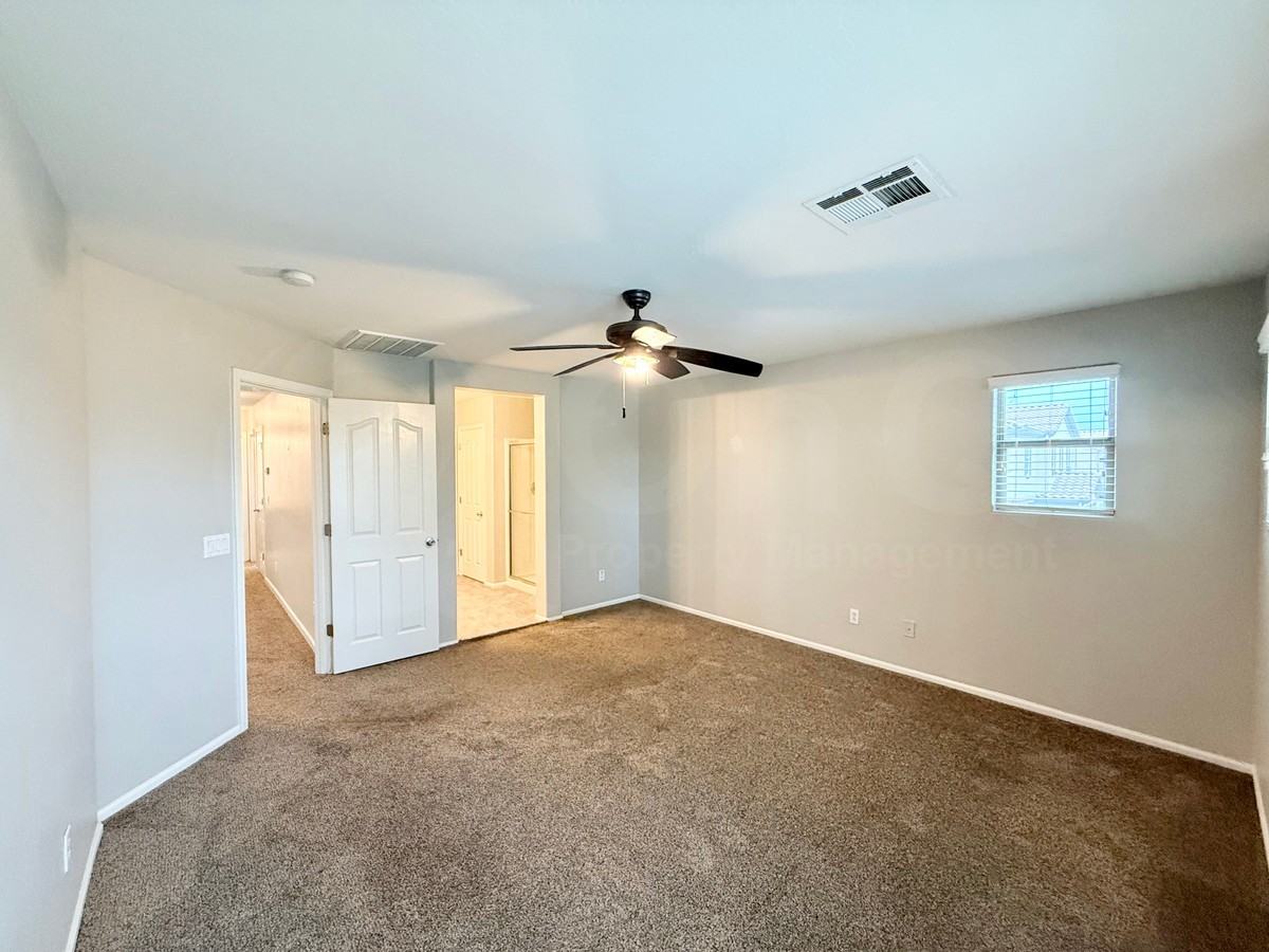 927 S Hawk Ln - Photo 4 of 41