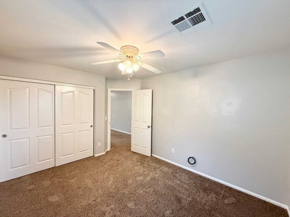 927 S Hawk Ln - Photo 5 of 41
