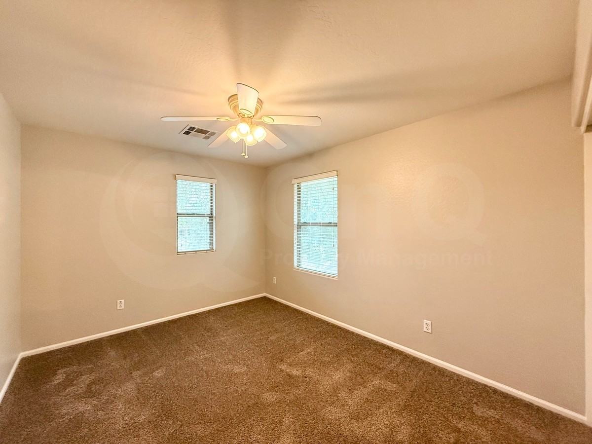 927 S Hawk Ln - Photo 6 of 41