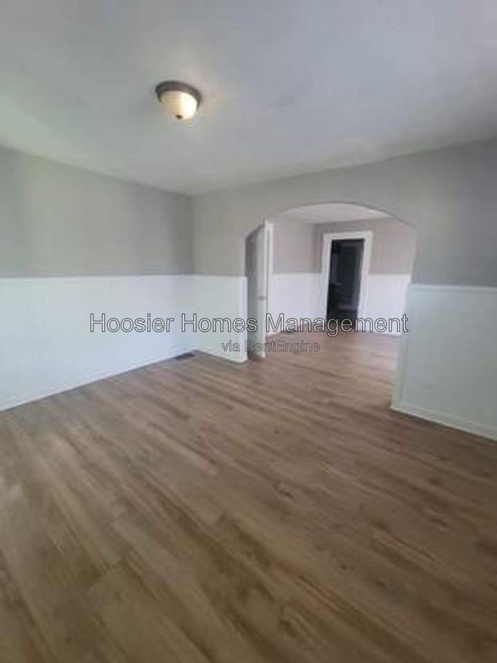 1451 W 34th St - Photo 3 of 16