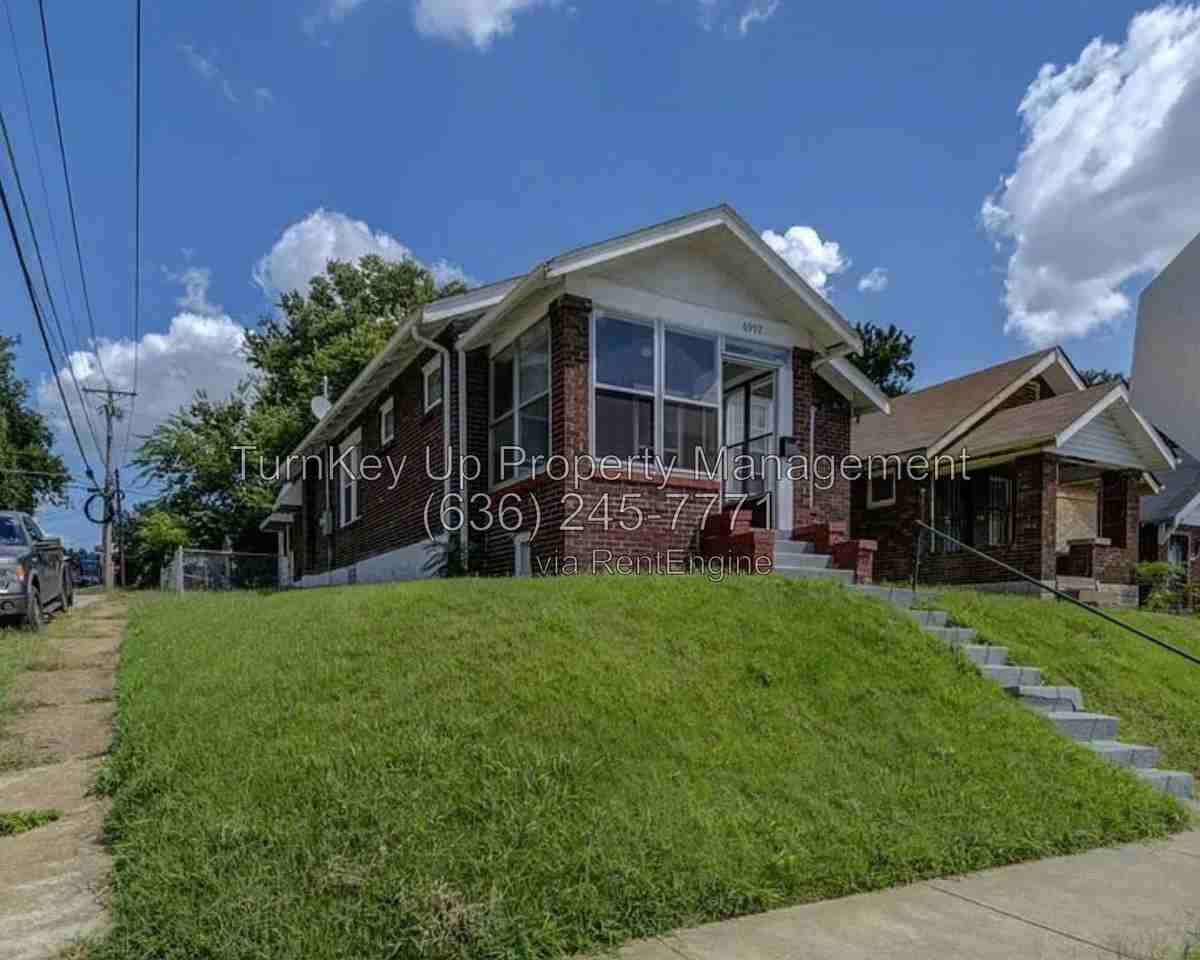 6997 Edison Ave - Photo 2 of 14