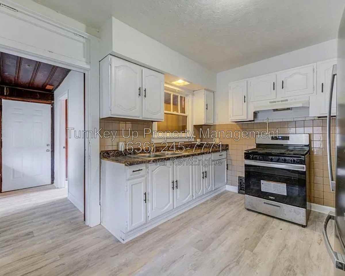 6997 Edison Ave - Photo 5 of 14