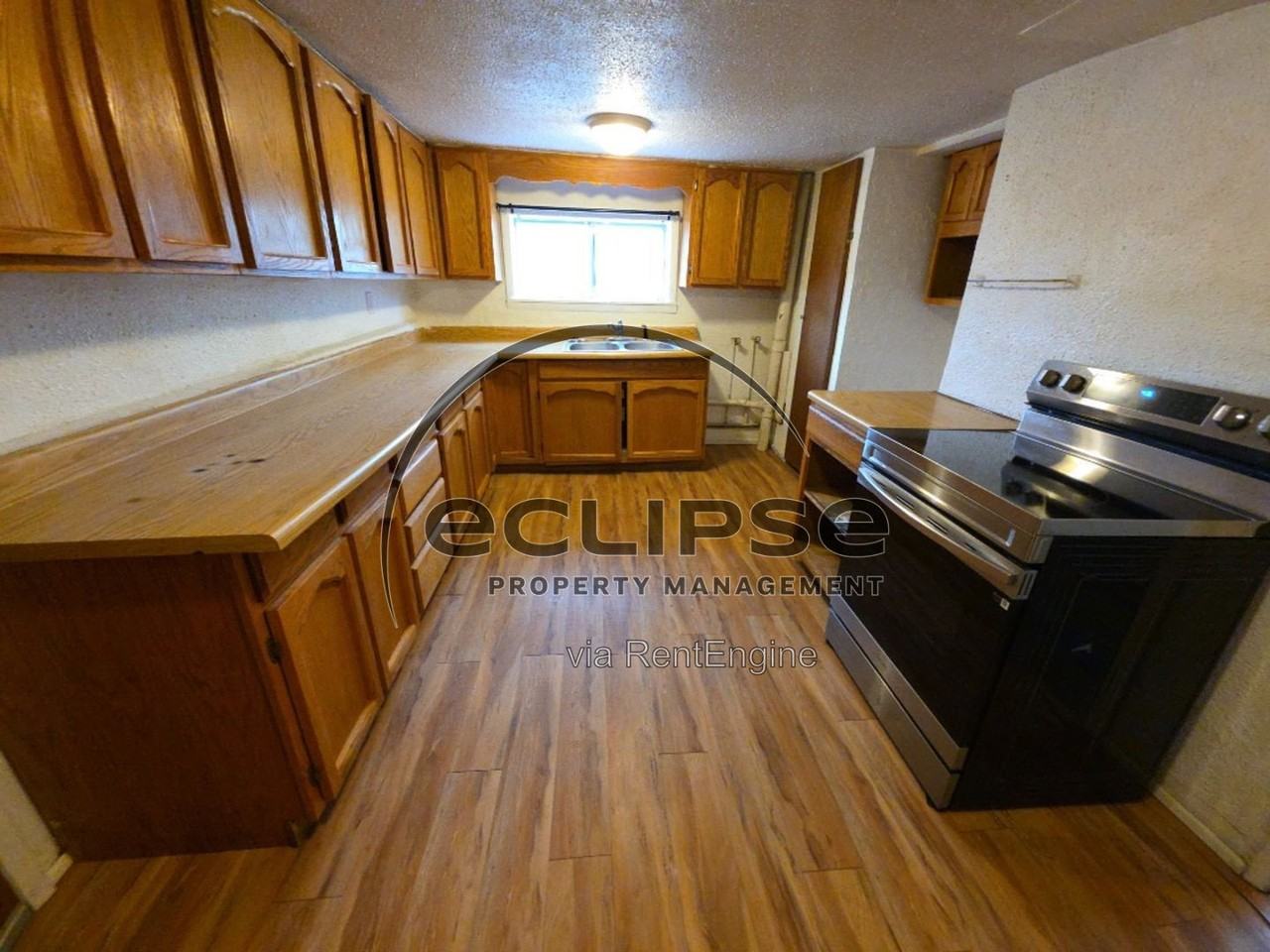 717 10th St - Photo 4 of 16