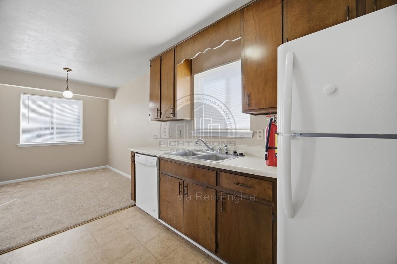 709 Pointe Ct #A - Photo 2 of 16