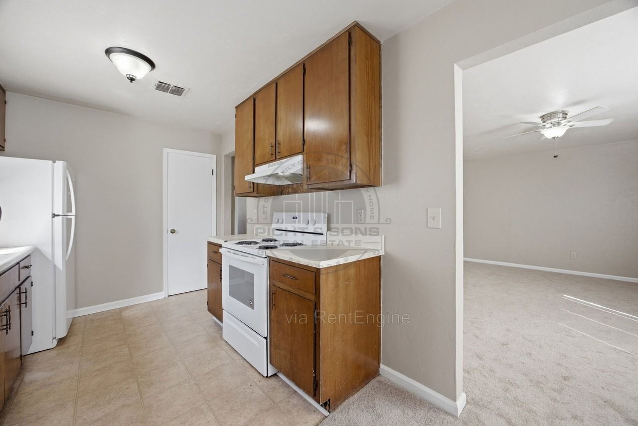 709 Pointe Ct #A - Photo 3 of 16