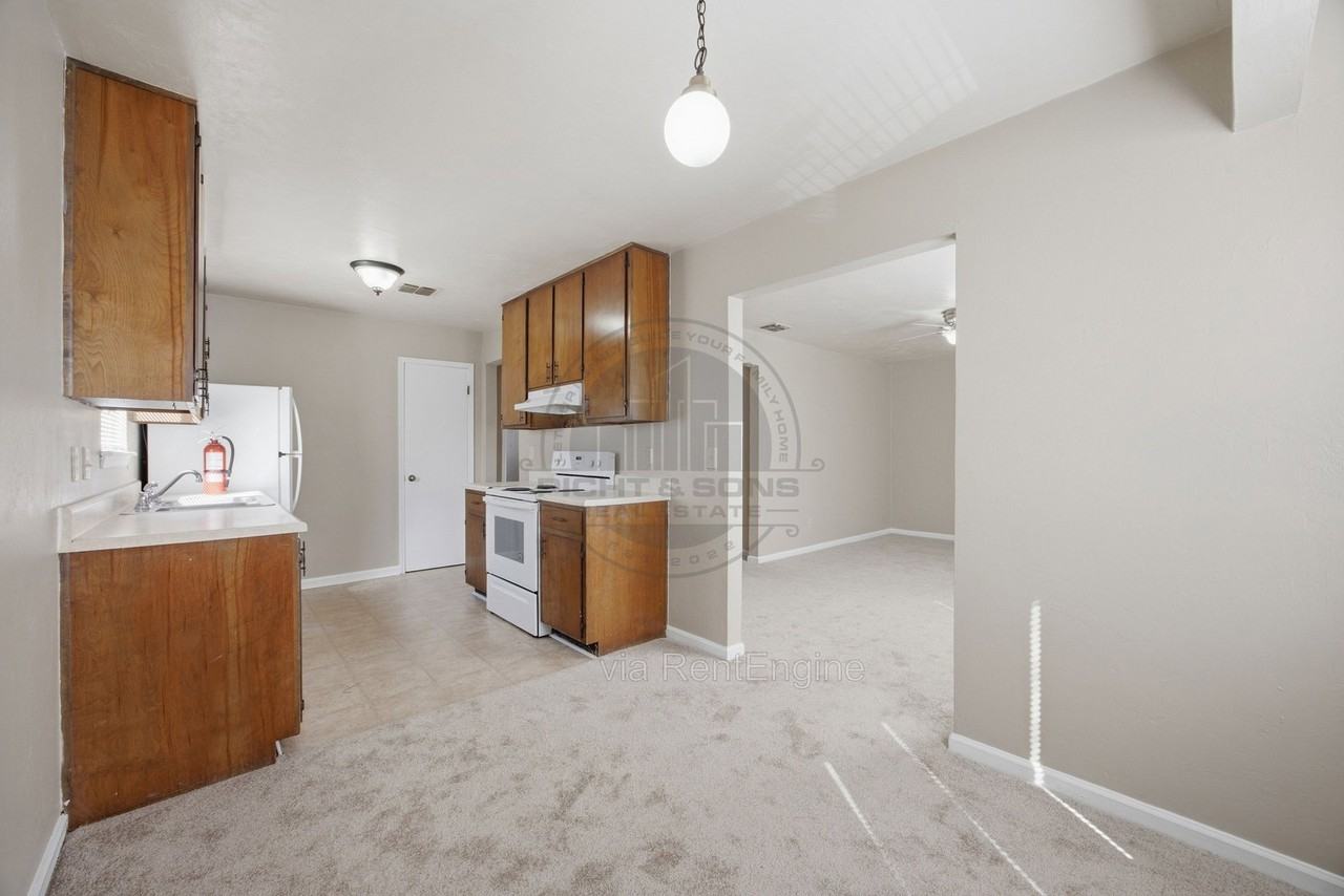 709 Pointe Ct #A - Photo 5 of 16