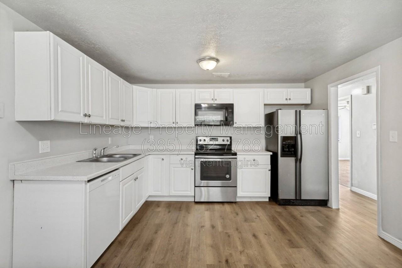 757 Boughton St - Photo 5 of 25