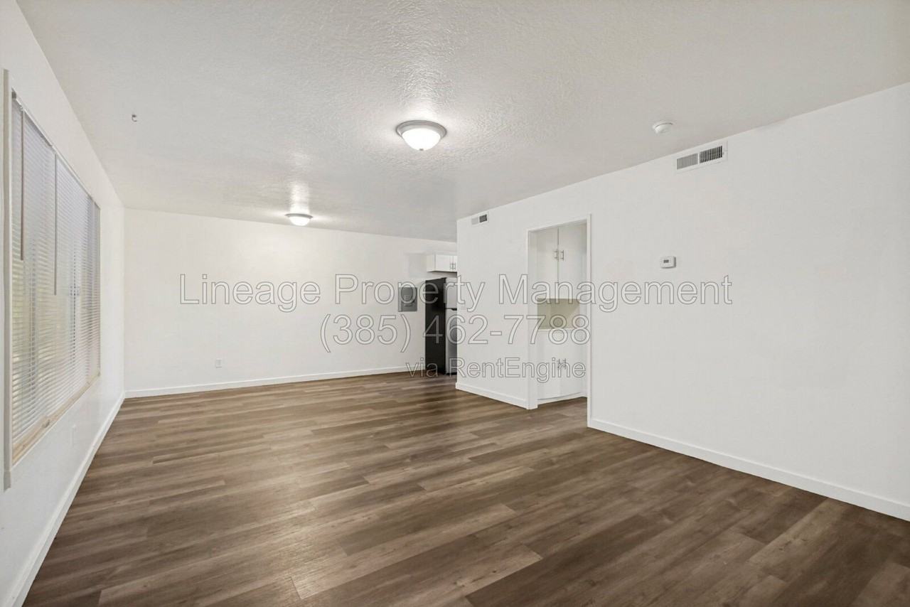 1054 W 1520 N #E - Photo 2 of 20