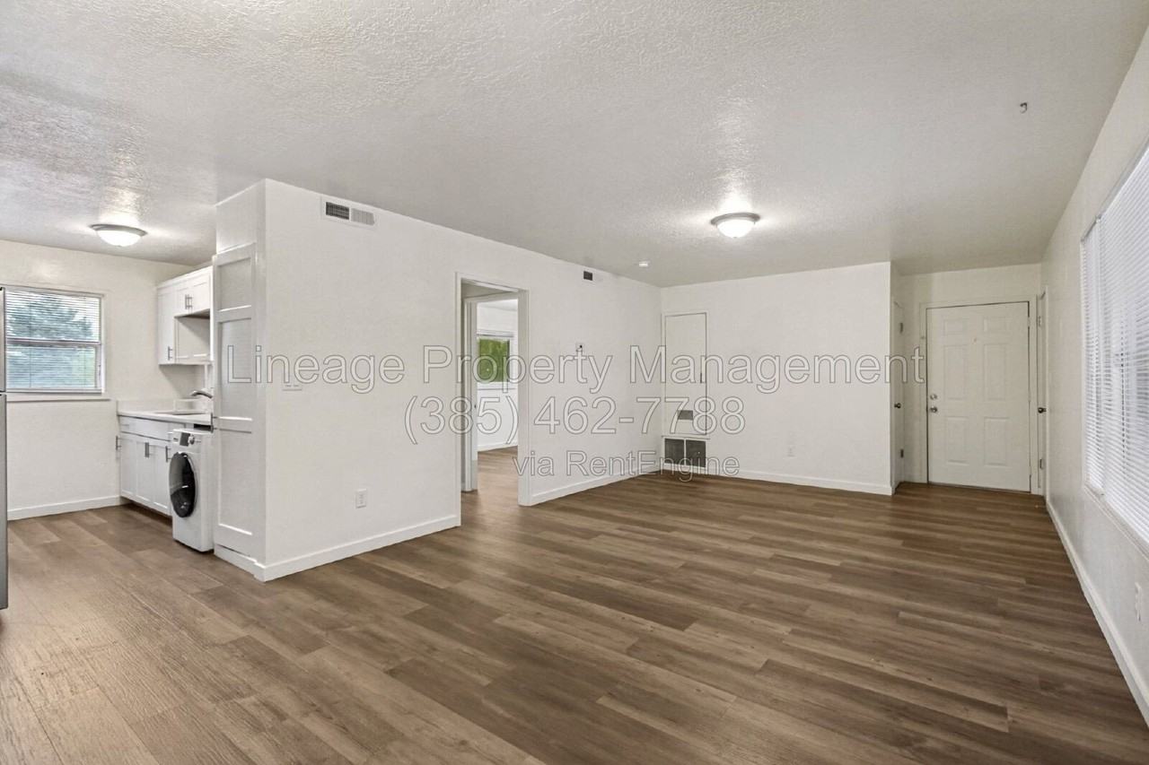 1054 W 1520 N #E - Photo 3 of 20