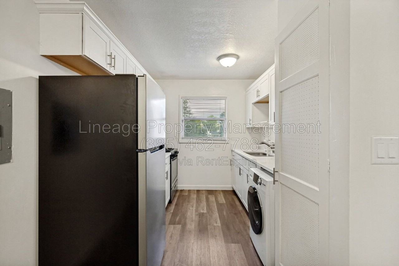 1054 W 1520 N #E - Photo 4 of 20