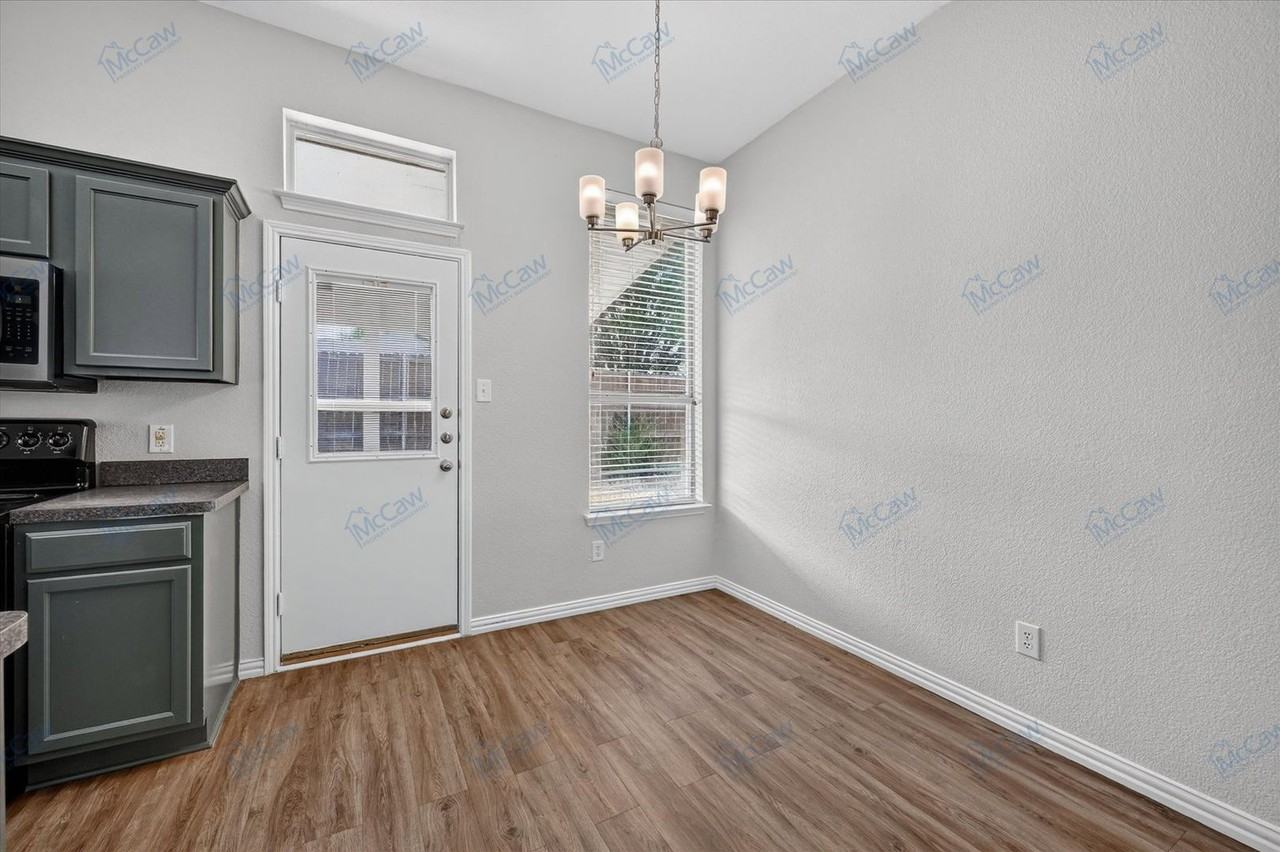 2932 Oakshire St - Photo 5 of 21