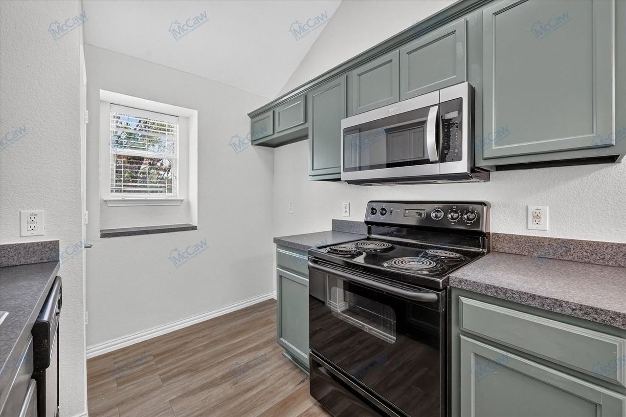 2932 Oakshire St - Photo 7 of 21