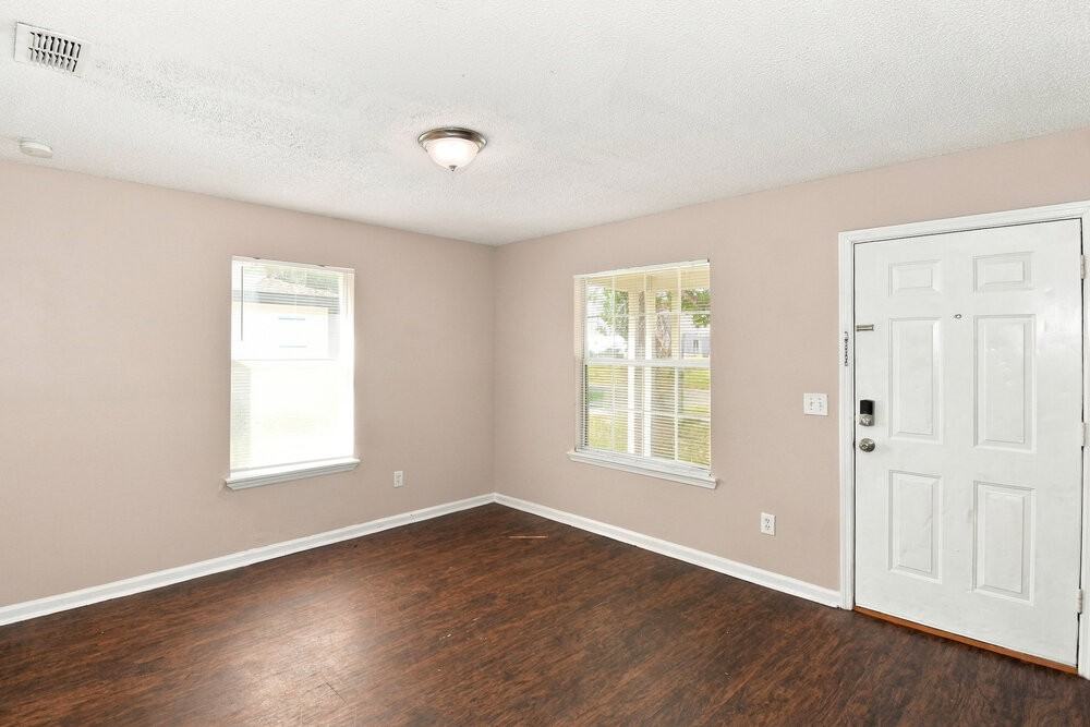 1529 Spearing St - Photo 4 of 16