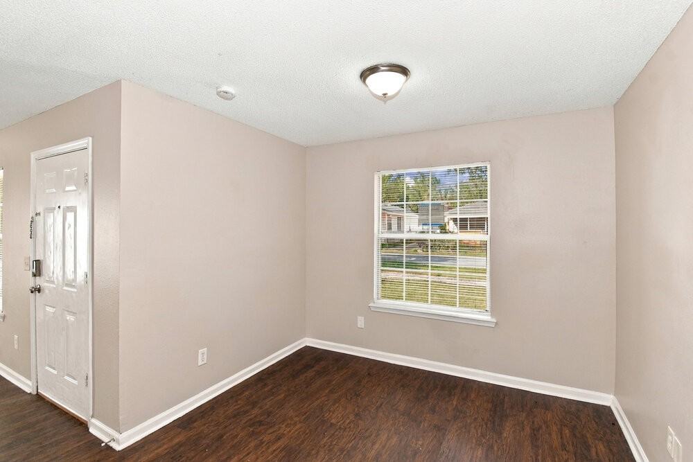 1529 Spearing St - Photo 5 of 16