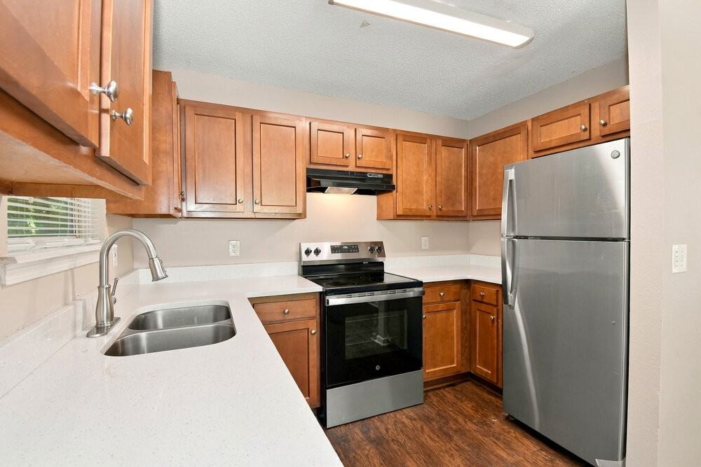 1529 Spearing St - Photo 6 of 16