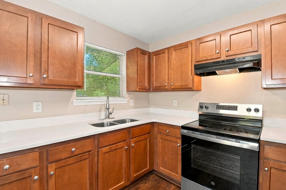 1529 Spearing St - Photo 7 of 16