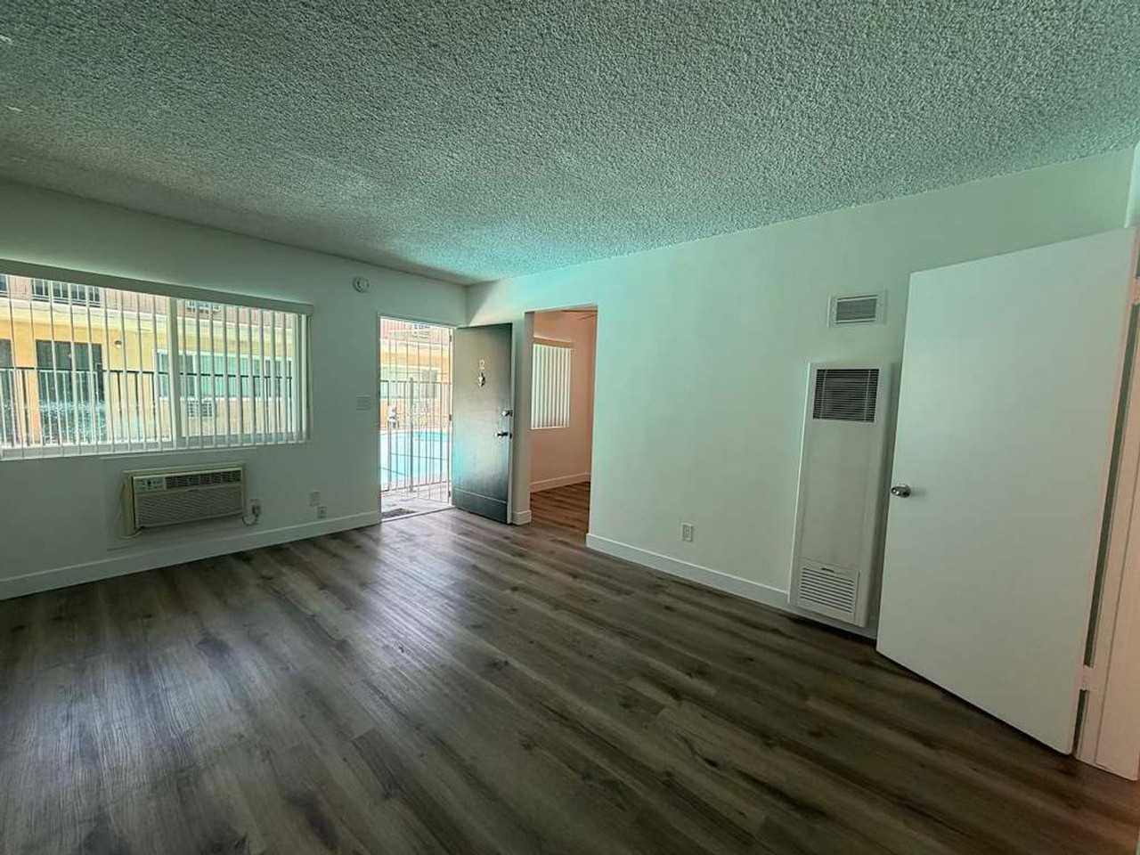 360 W Chevy Chase Dr #12