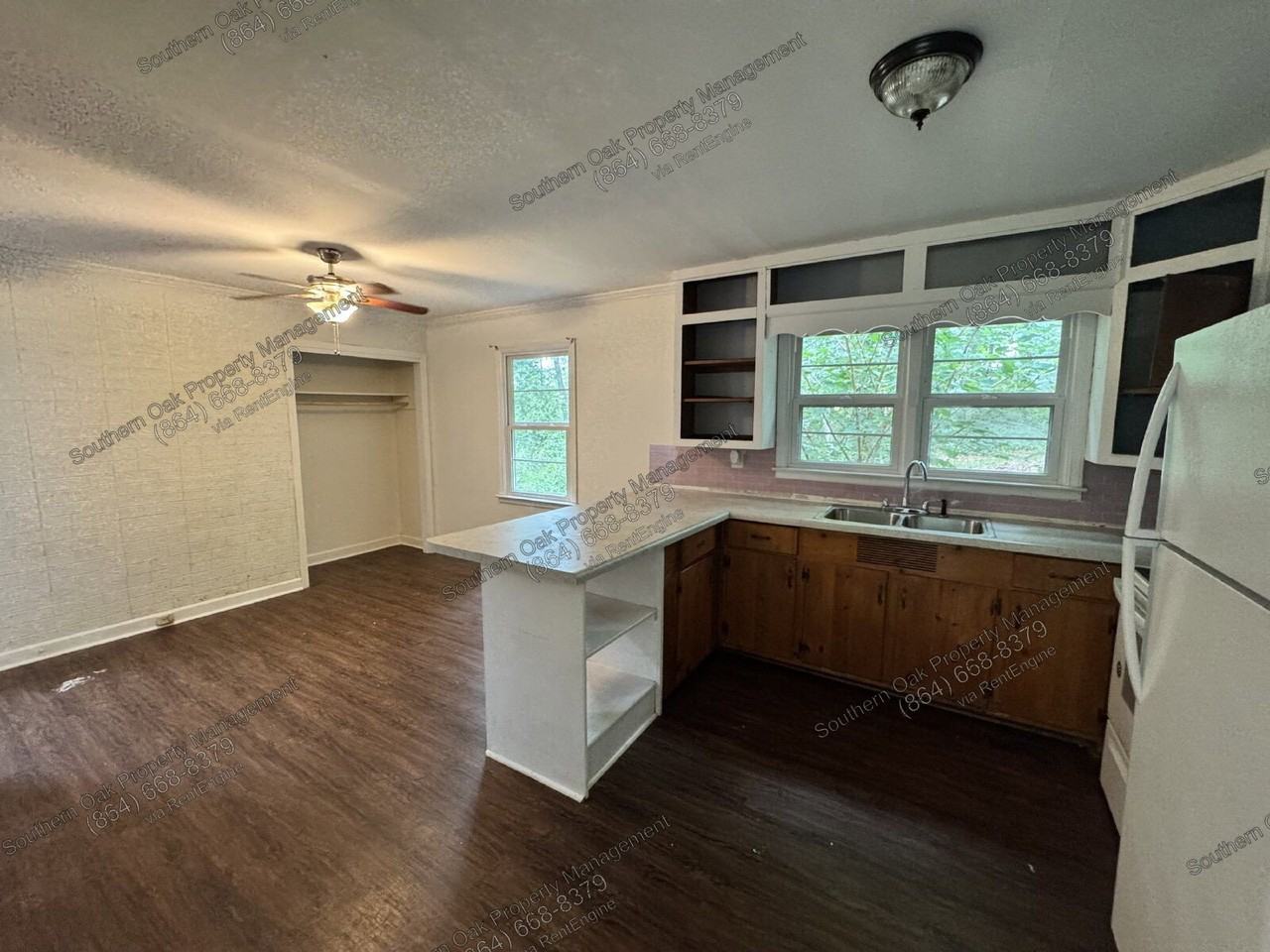 804 E Grady St - Photo 5 of 25