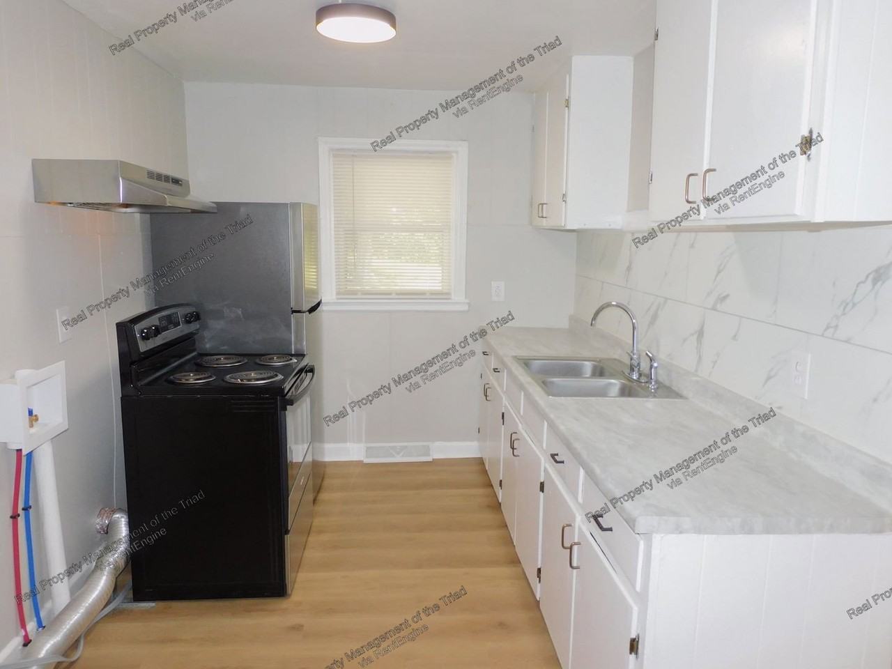 311 Small St - Photo 3 of 20